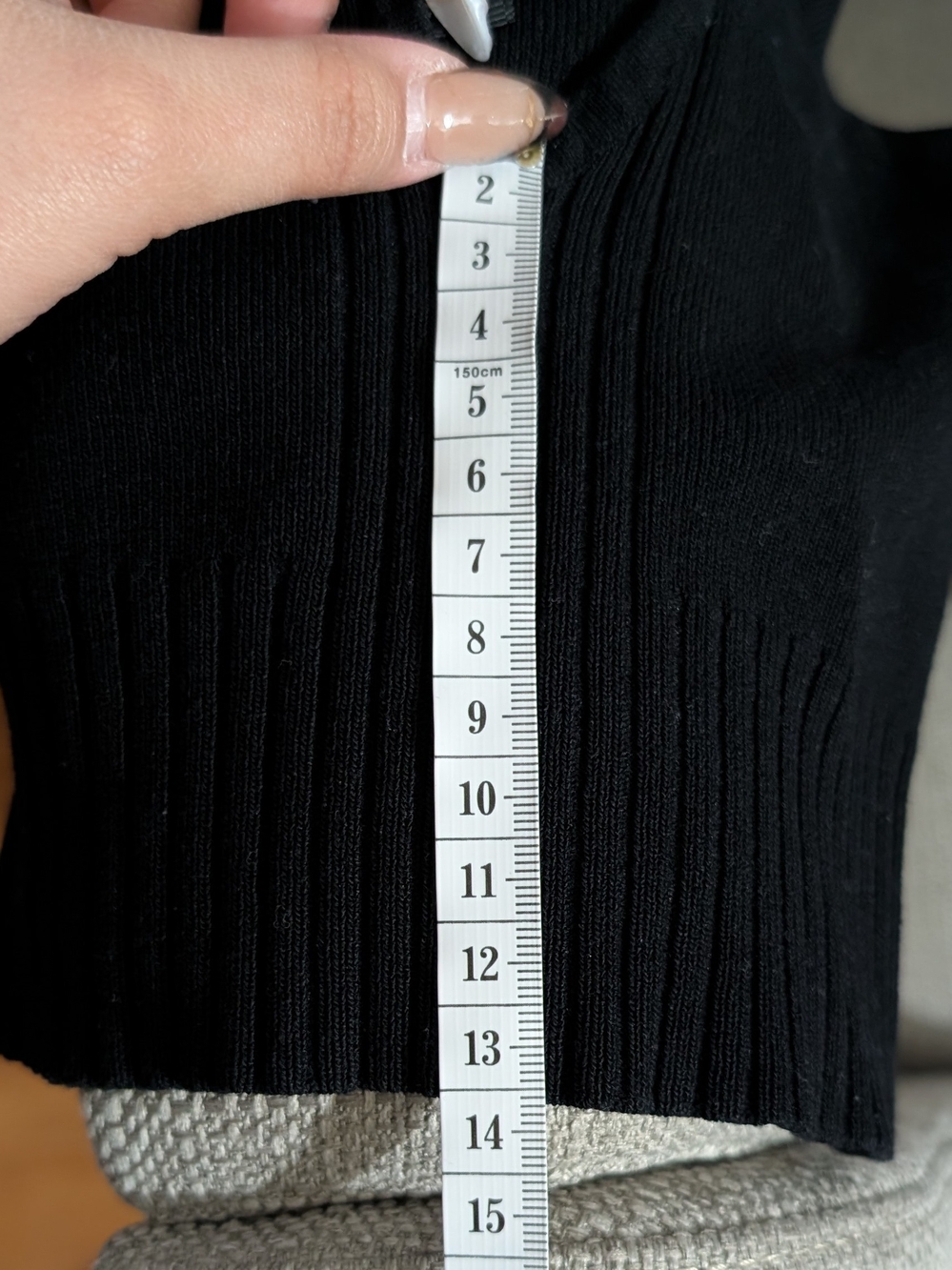 Black Ribbed Cropped Tank Top - Picture 5 of 5